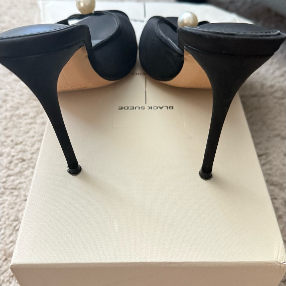 Black Suede Studio pearl ornament size 8